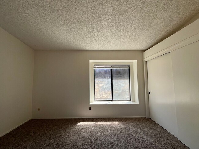 Foto del edificio - 309 Oak Meadow Ln