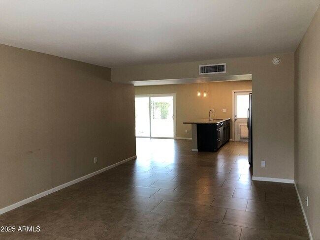 Building Photo - 2923 W Evans Dr