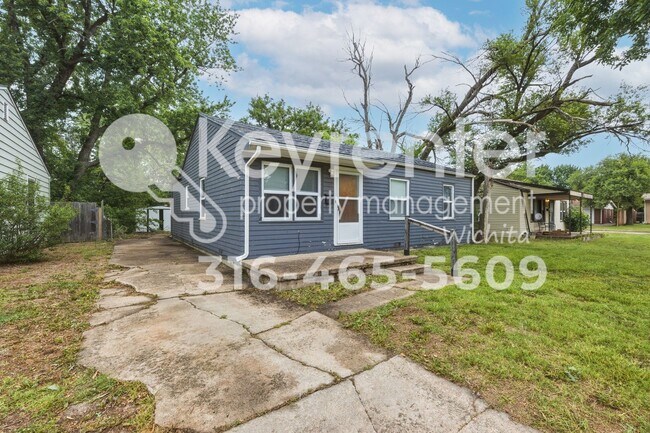 Foto del edificio - Charming 3-Bedroom Home with Original Hardwood Floors & Large Backyard