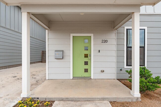 Foto del edificio - 220 Pecan St