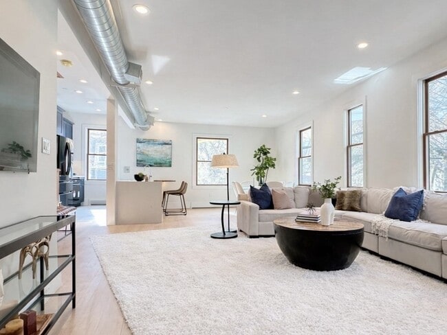 Building Photo - 51 Market St