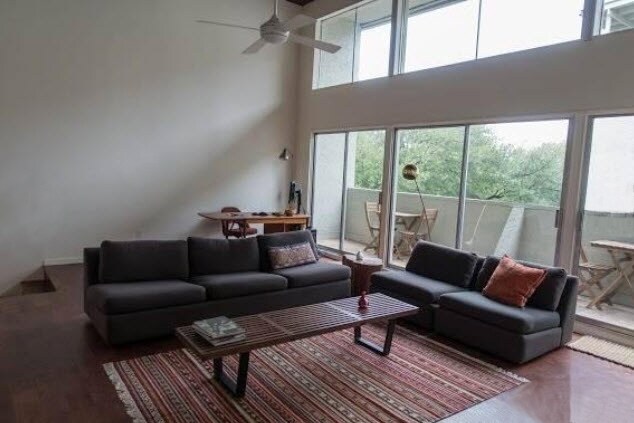 Living room - 3103 Eisenhauer Rd