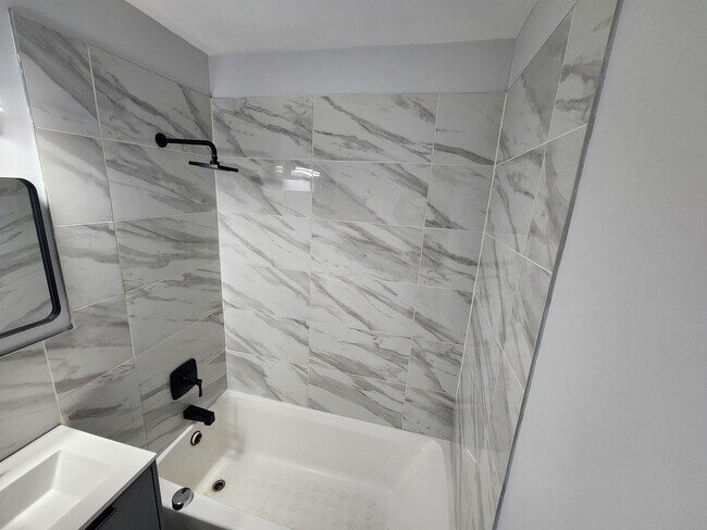 Foto del edificio - 200 Cleveland St