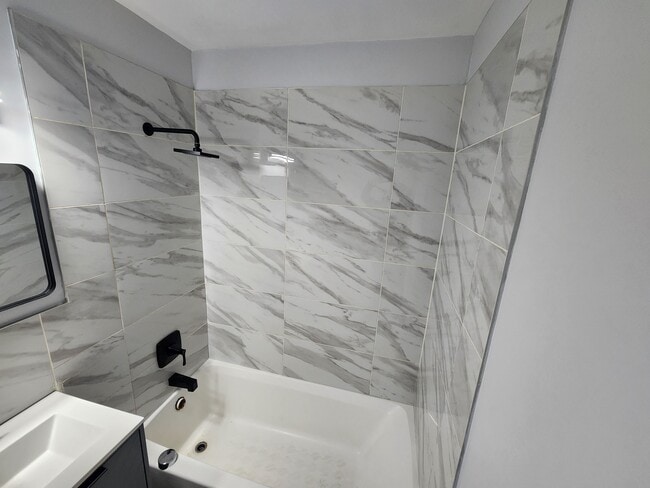 Building Photo - 204 Cleveland St