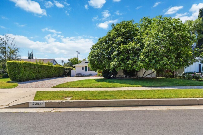 Foto del edificio - 23020 Haynes St