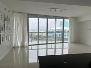 Building Photo - 475 Brickell Ave