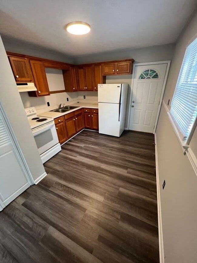 Building Photo - 2 Bedroom Duplex in a Great Location