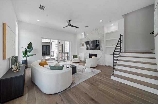 Foto del edificio - 5706 Fairdale Ln