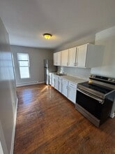 Building Photo - 305 S 4th St