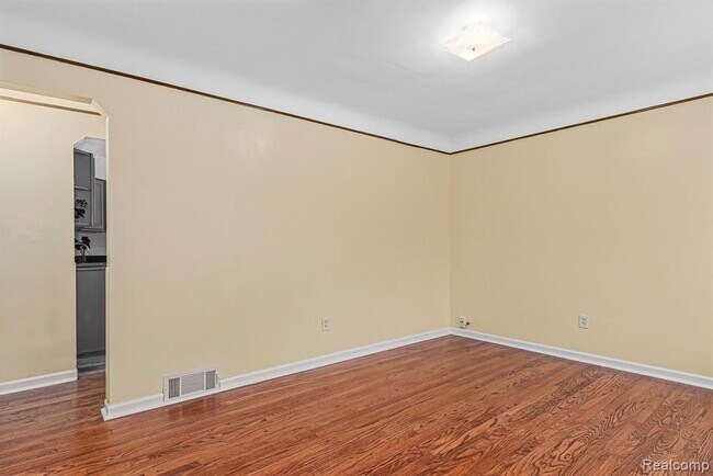 Building Photo - 1812 E Milton Ave