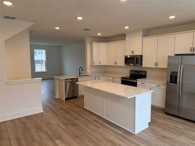 Foto del edificio - 15274 Groveside Rd