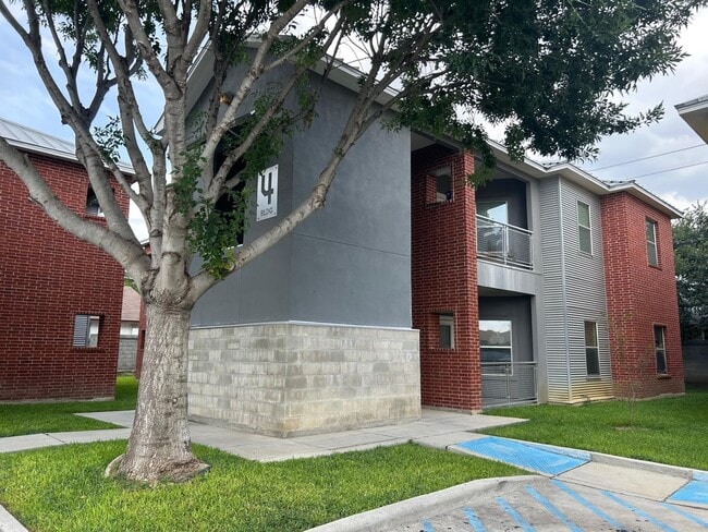Building Photo - 501 Shiloh Dr
