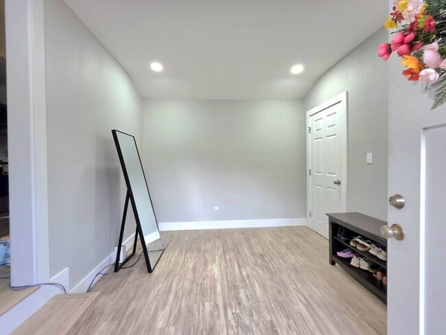 Building Photo - Updated 3BR/2BA Home in Aero Vista Near NAS Pensacola