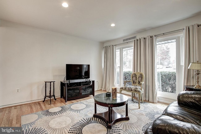 Foto del edificio - 4700 Parkman Ct