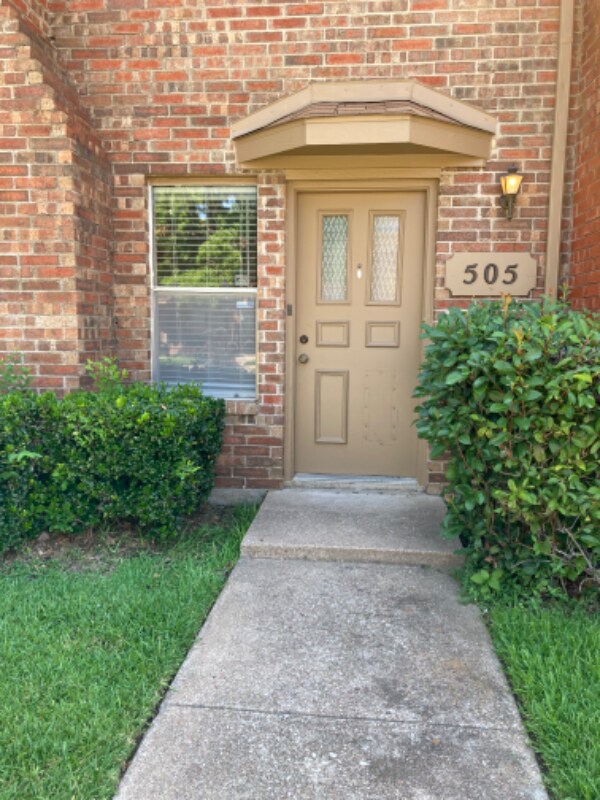 Foto principal - 505 Pecan Acres Ct