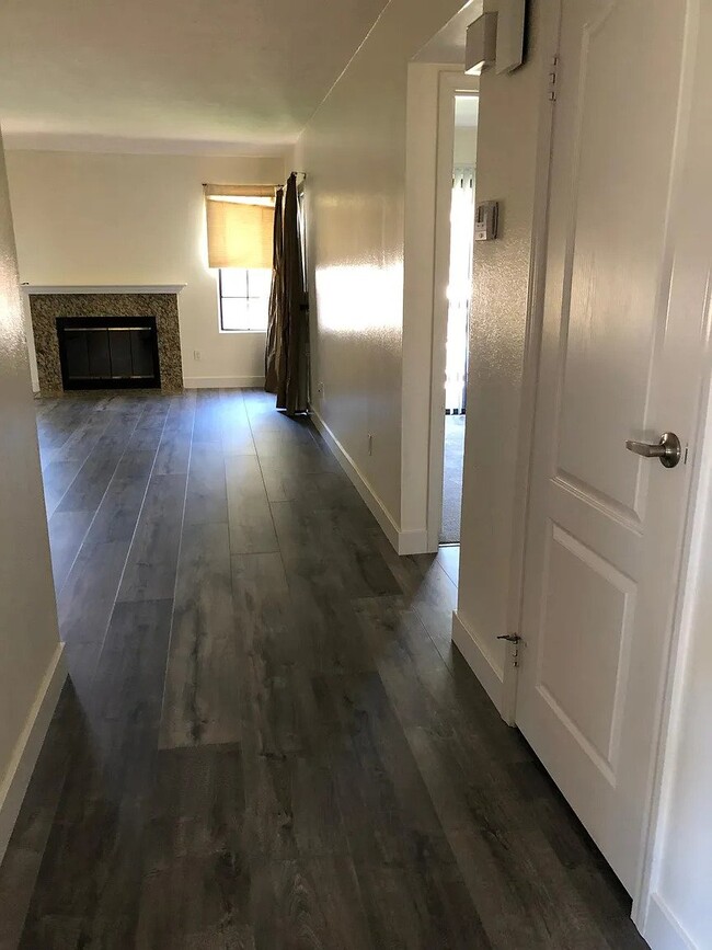 Building Photo - 12083 Alta Carmel Ct