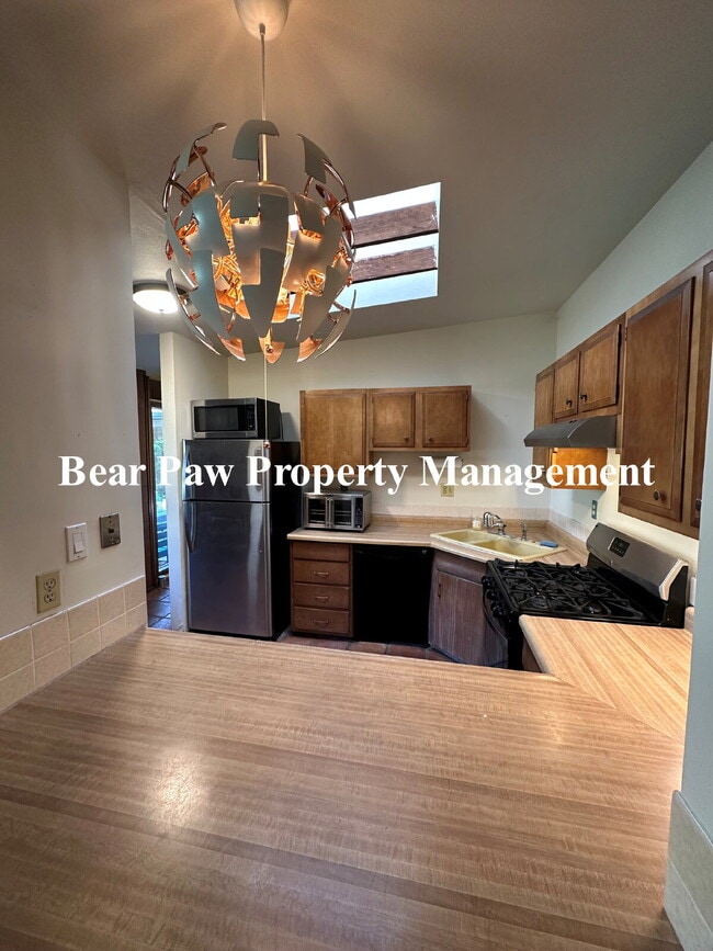 Building Photo - "Charming 3-Bed Oasis with 2 Baths in Nort...