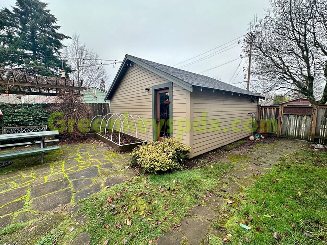 Building Photo - 3 Bedroom House with Fully Fenced Backyard...