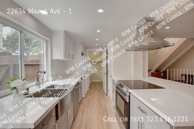 Building Photo - 3bd/2ba Townhouse Style Condo, Laundry, Ya...