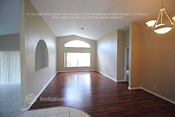 Foto del edificio - 3990 Laurelwood Ln