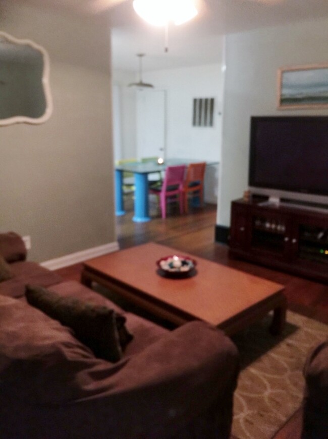 Foto del edificio - 3/2.5 House with large yard walking distan...
