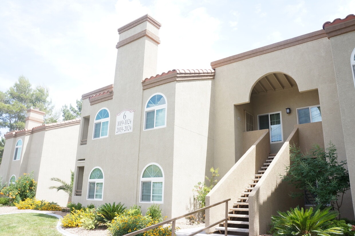 Primary Photo - WONDERFUL 2 BEDROOM CONDO ON SECOND FLOOR