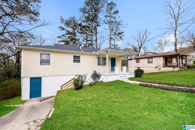 Building Photo - 613 Woodland Ct NE