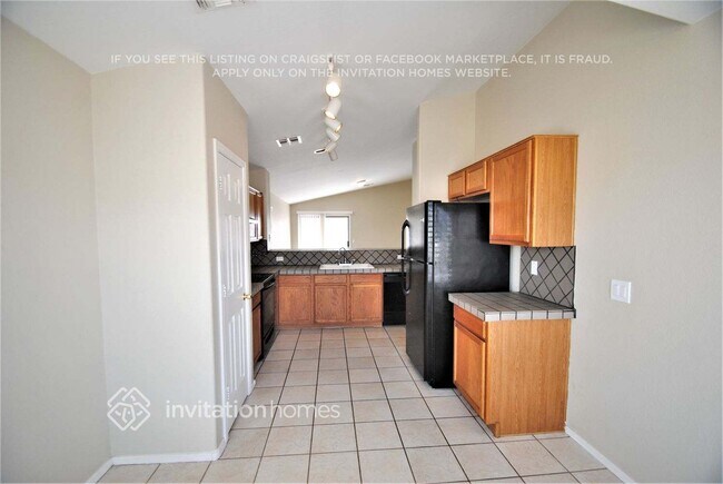 Foto del edificio - 1660 S Silver Dr