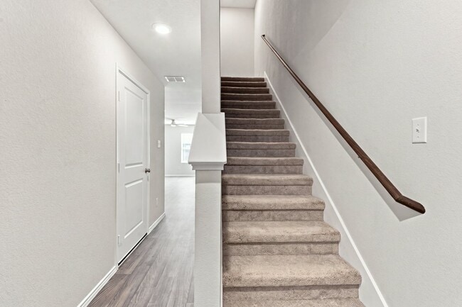 Building Photo - 3362 Northwestern Dr