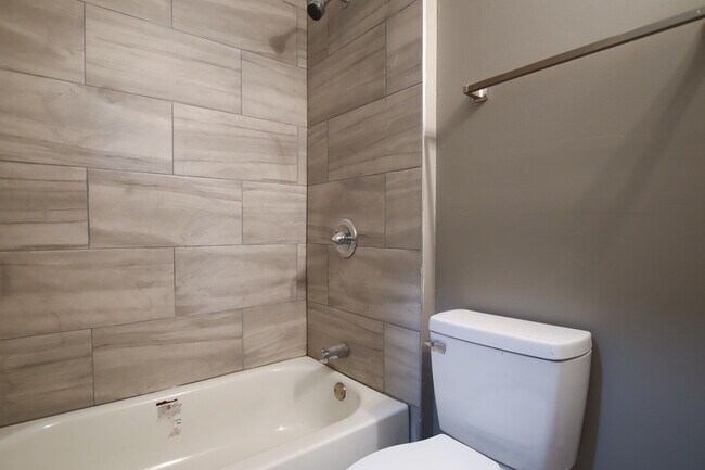 Foto del edificio - 4056 W Girard Ave