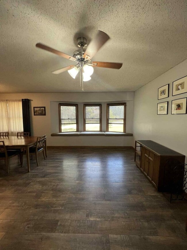 Building Photo - COMING SOON:  Beautiful 3 BEDROOM / 2.5 BA...