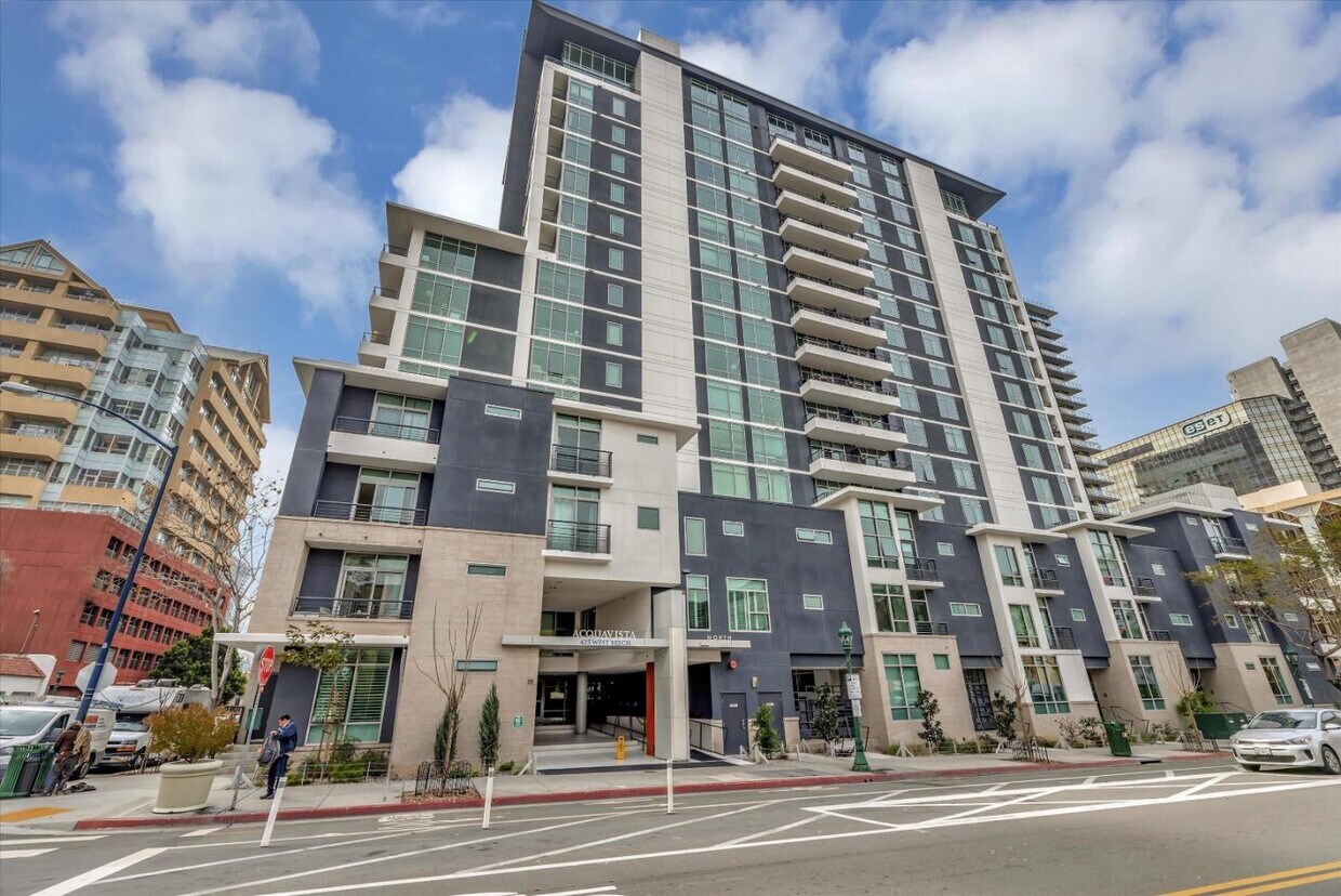 Foto principal - 425 W Beech St