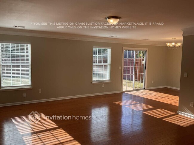 Foto del edificio - 2440 Sheldon Pl