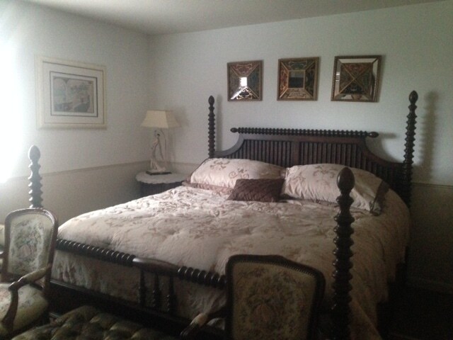 Una foto de un dormitorio en el edificio - 731 Old Grand Ave