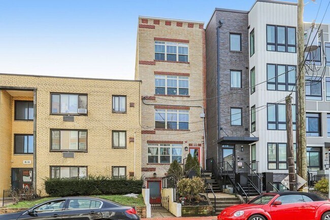 Foto del edificio - 816 Kennedy St NW