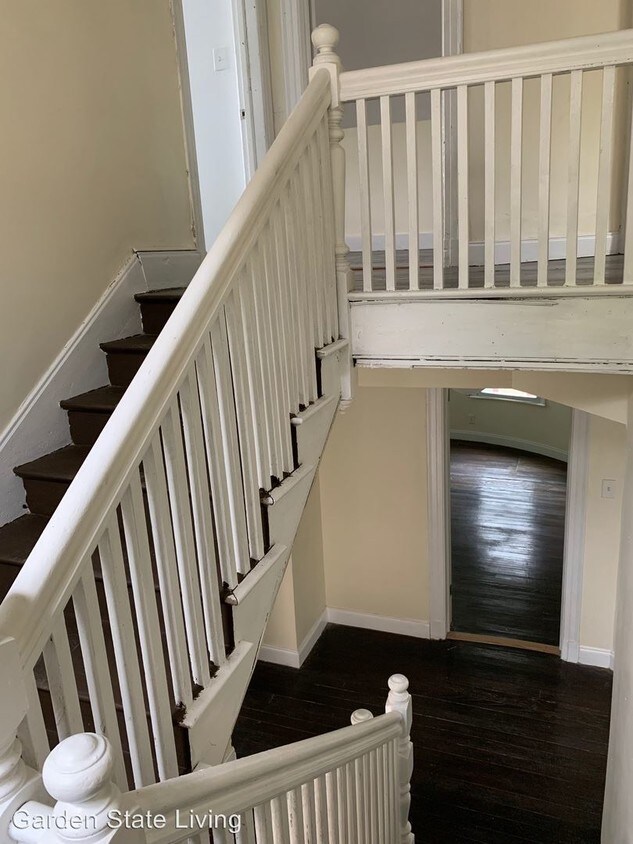 Foto principal - 6 br, 2 bath House - 25-27 Homestead Park