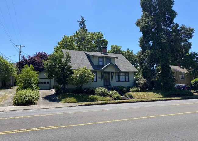 Building Photo - Beautiful Updated 4 bed/1.5 bath home in S...