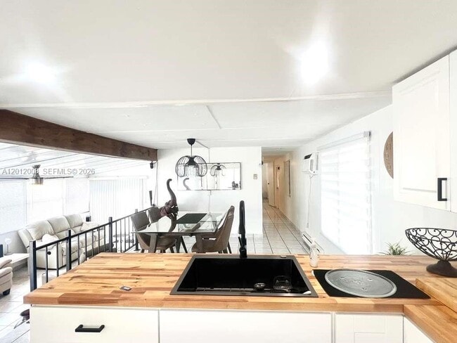 Foto del edificio - 219 W Lake Dr