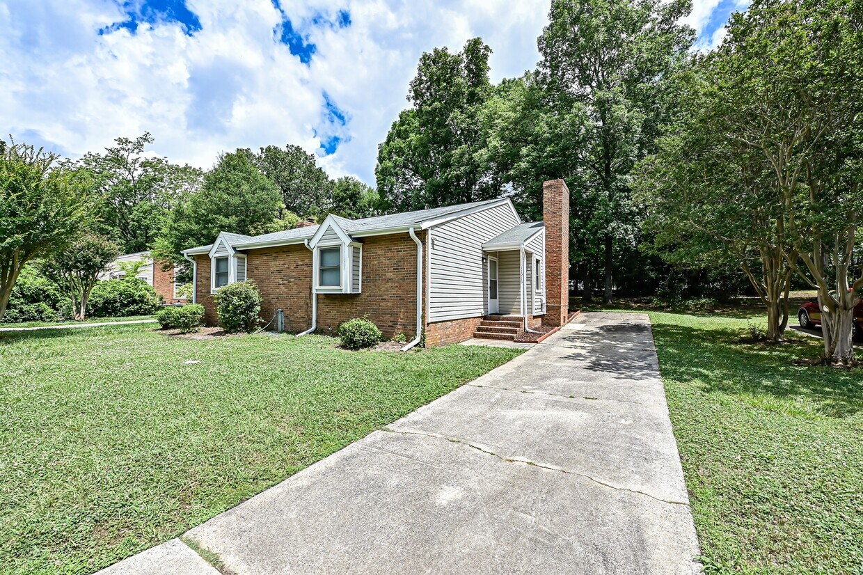 Foto principal - 11219 Johnston Rd