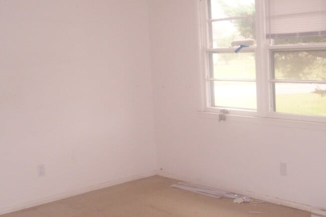 Building Photo - Affordable duplex- coming soon