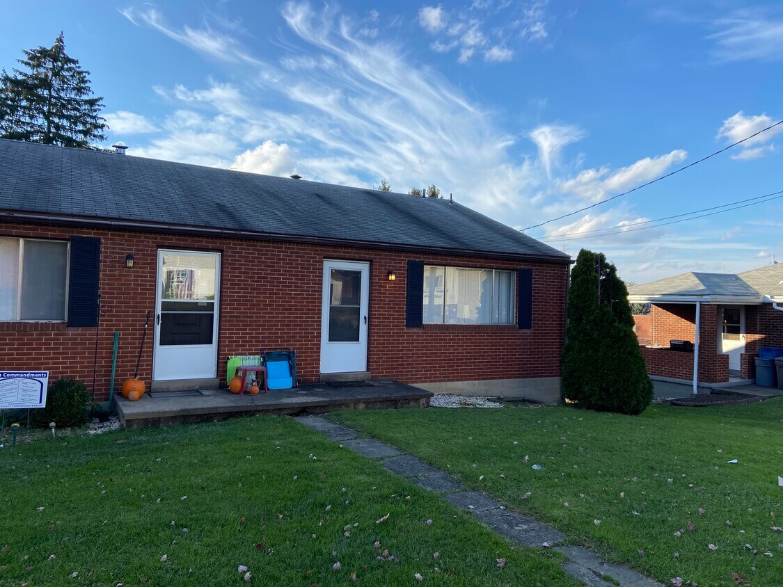 72 N Thompson Ln Unit 72, Irwin, PA 15642 Apartments in Irwin, PA