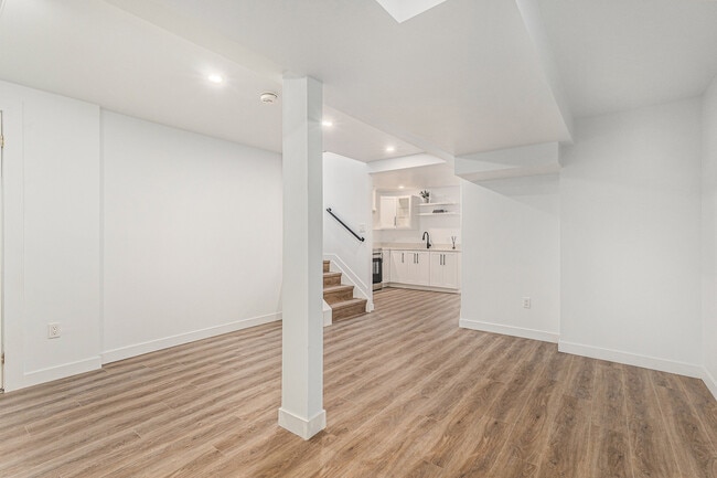 Building Photo - 1665 Teakdale Ave