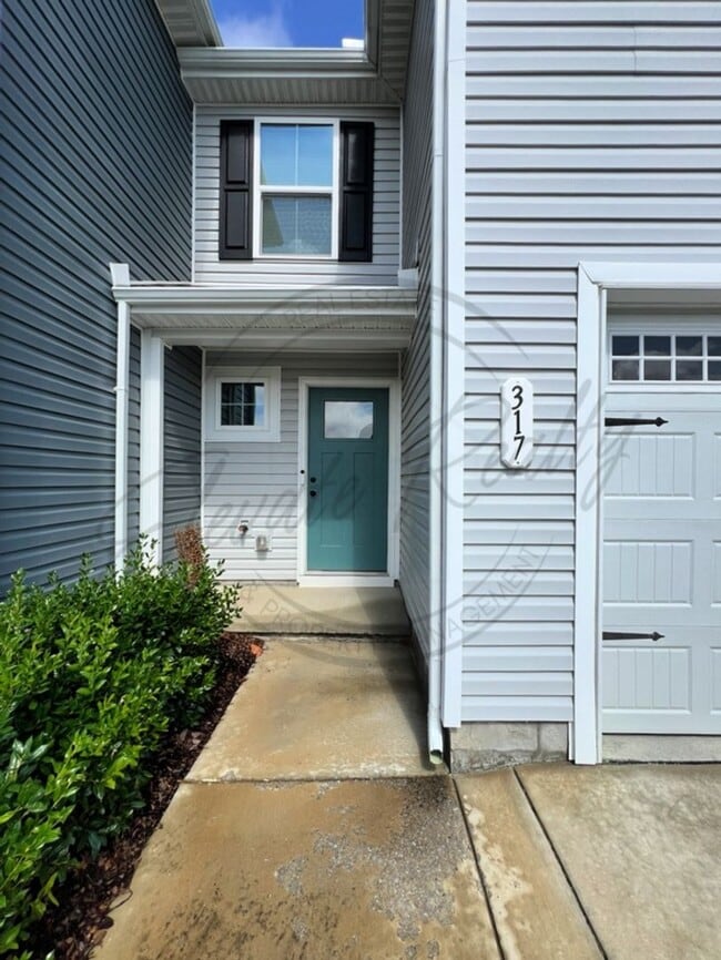Photo - Three Bedroom Townhouse with Garage in Lov...