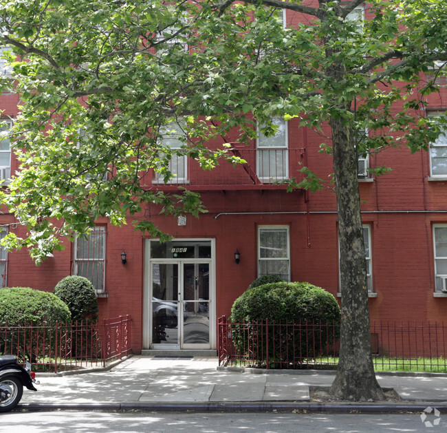 Building Photo - 1841 Williamsbridge Rd