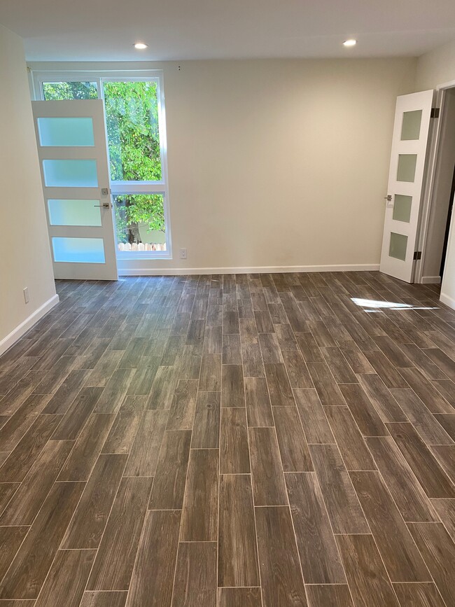 Large Bedroom - 911 N Kings Rd