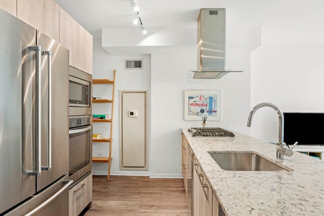 Photo - 533 N St Clair St Apartment