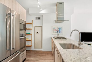 Building Photo - 533 N St Clair St