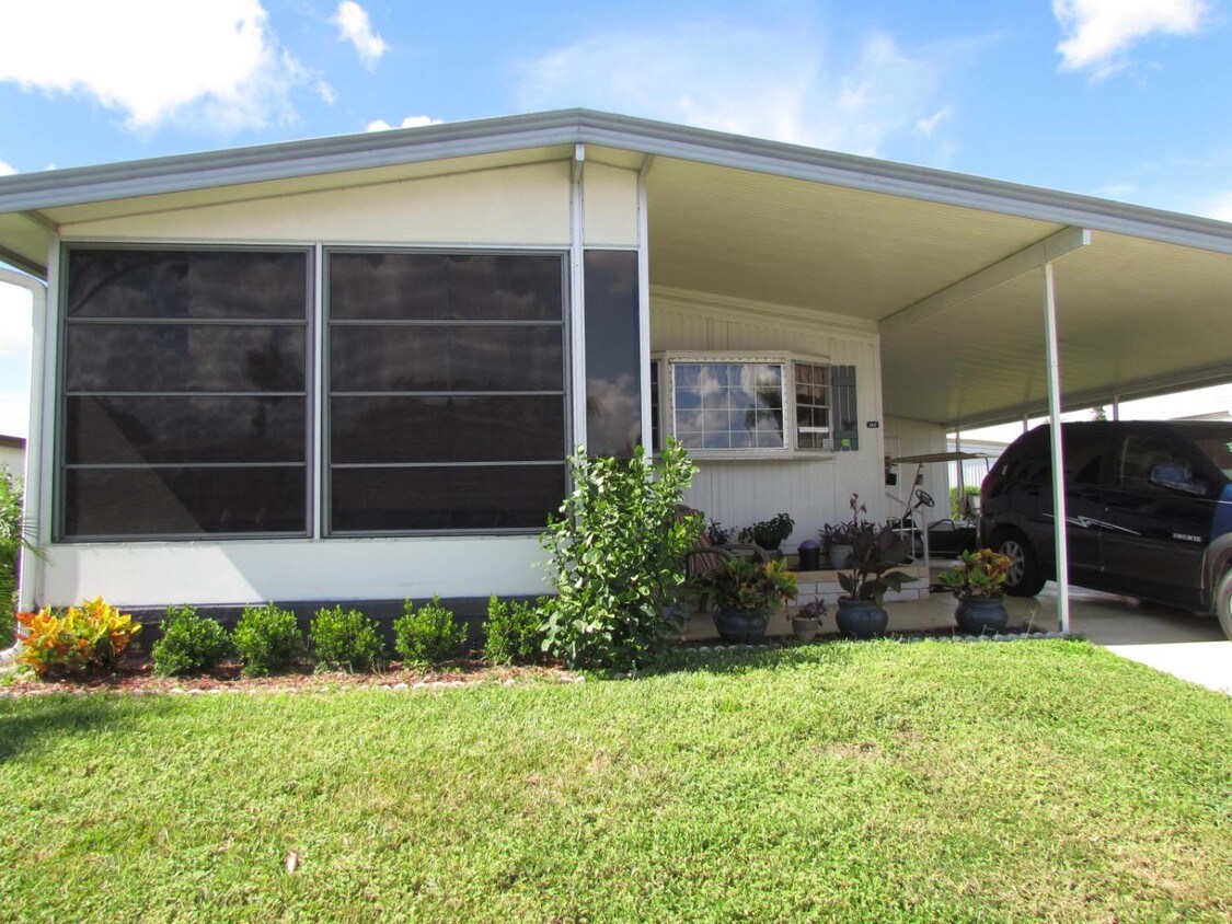 Primary Photo - 464 Sunset Cir S