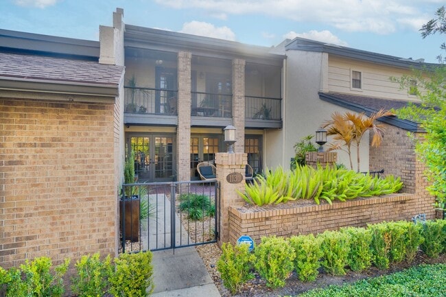 Exquisite 3 bedroom 2.5 bath two-story Executive Condo in Winter Park with 2-Car Garage - Exquisite 3 bedroom 2.5 bath two-story Executive Condo in Winter Park with 2-Car Garage