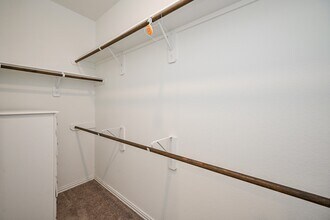 Building Photo - 12503 Highgrove Springs Dr